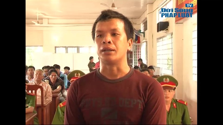 Đồng Tháp: Vì nhặt điện thoại gây tai nạn chết người