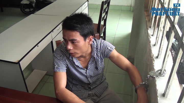 Dùng xe máy vừa trộm để đi cướp