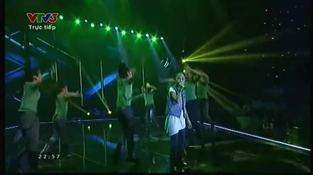 Giọng Hát Việt Nhí 2014: Cô bé Thiên Nhâm khoe giọng với 