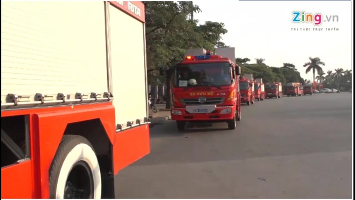 Hà Nôi: Dàn xe PCCC hiện đại nhất diễu hành