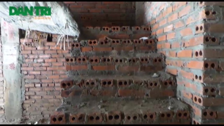 Hà Nội: 'Nhà vệ sinh bạc tỷ' của dân vô gia cư