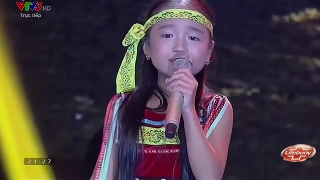 Liveshow 3 Giọng Hát Việt Nhí 2014:  Cô bé Quỳnh Anh vui tươi hát Cô Gái Vót Chông