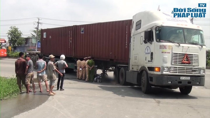 Nam thanh niên chết thảm dưới gầm container