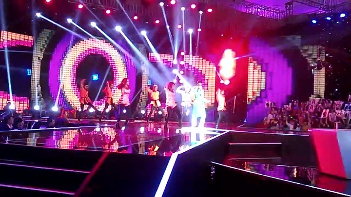 Nathan Lee máu lửa trên sân khấu X-Factor 