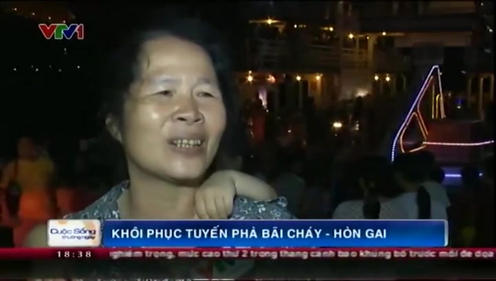Người dân thích thú khi được khôi phục tuyến phà Bãi Cháy - Hòn Gai