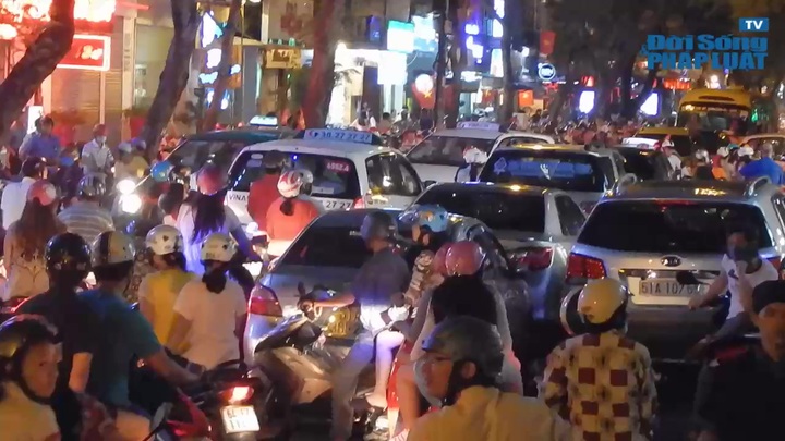 TP.HCM: Kẹt xe nghiêm trọng trong ngày 2-9