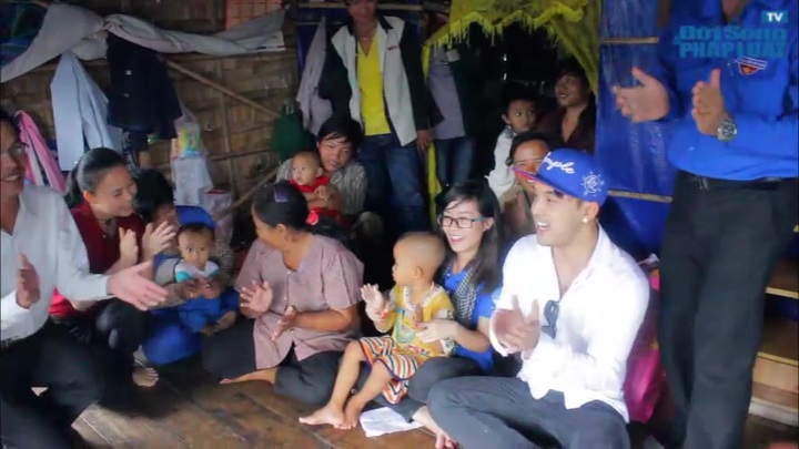 Trao 70 phần quà cho trẻ em nghèo trong  Ngày hội tuổi thơ Dầu Tiếng