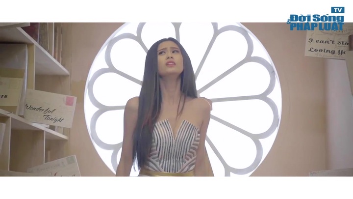 Trương Quỳnh Anh mặc áo cưới, khoe con trai