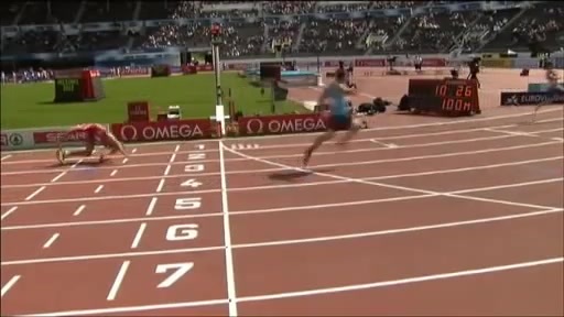 Vận động viên bị gãy chân ngay trên đường chạy 100m