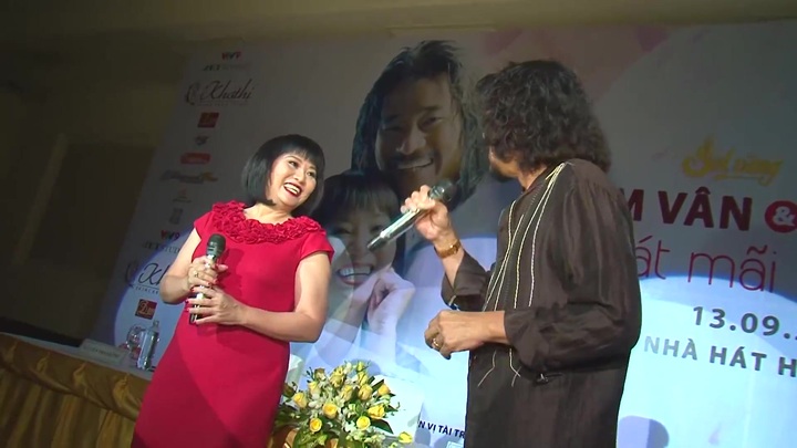 Vợ chồng Cẩm Vân - Khắc Triệu tình tứ song ca