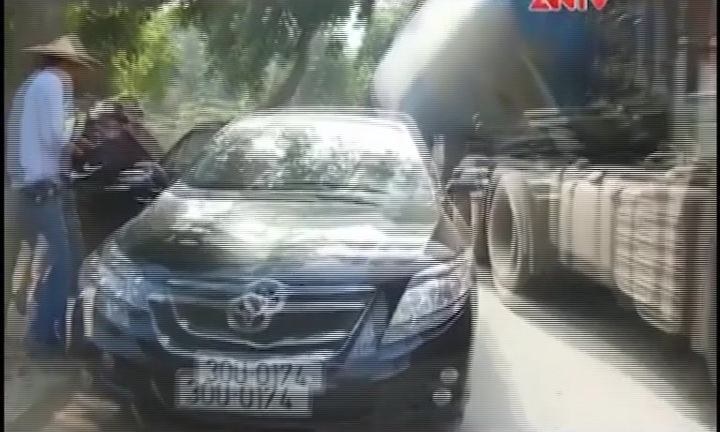 Bà già và Cô gái vẫy xe P2