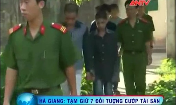 Băng cướp nhí chuyên “trấn lột” học sinh