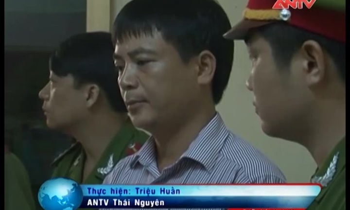 Bắt khẩn cấp Phó GĐ Bảo tàng rút ruột tiền xây đền, chùa