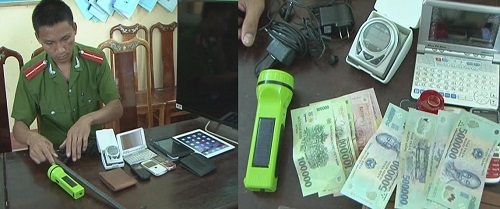 Clip: Hai con nghiện từng 12 lần cạy cửa trộm tài sản của dân