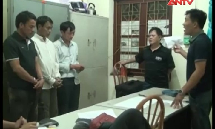 Clip: Tóm gọn 3 gã trai bản buôn ma túy tổng hợp
