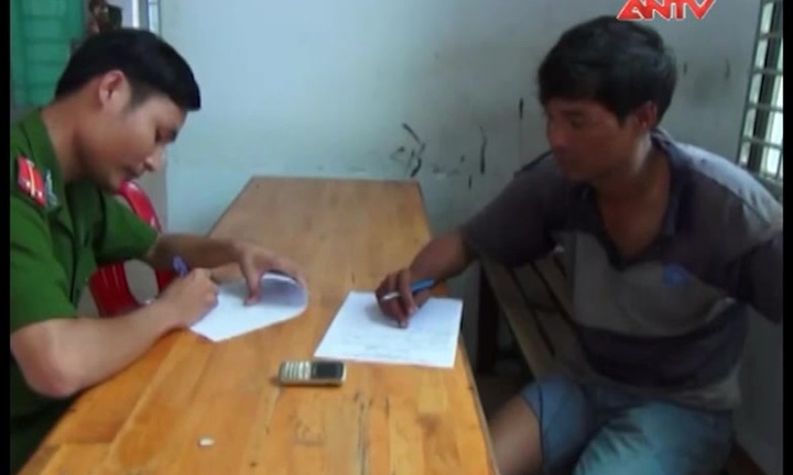 Con nghiện trộm xe bị dân tóm cổ