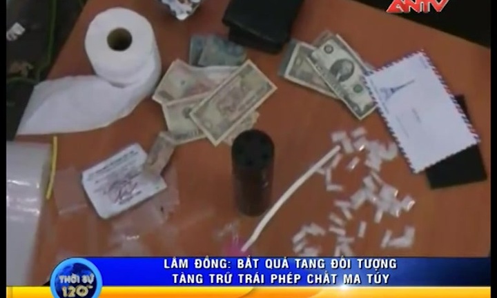 Con nghiện tuổi teen tàng trữ ma túy đá
