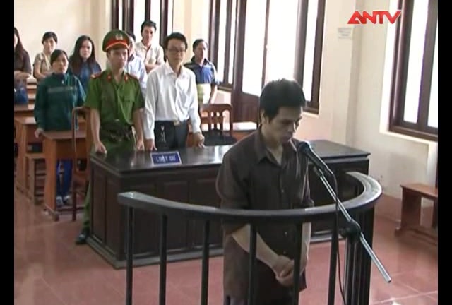 Ghen tuông, tạt xăng thiêu sống người tình