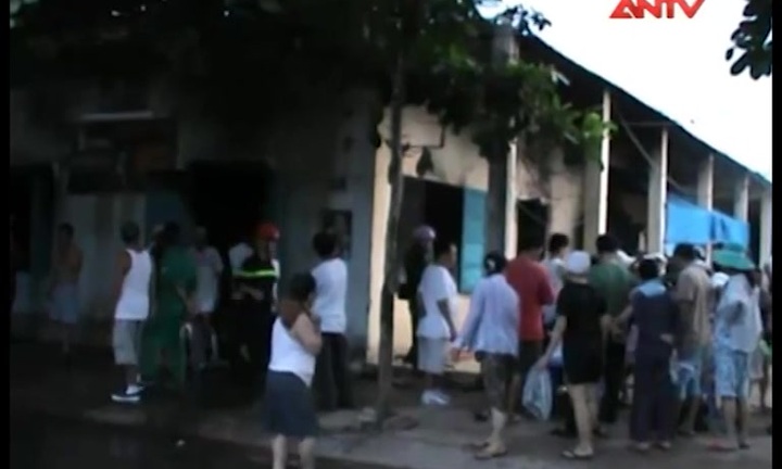 Hỏa hoạn khiến cả khu dân cư hoảng loạn