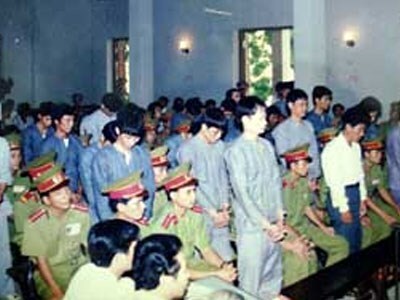 Chuyện chưa kể về phiên toà xử