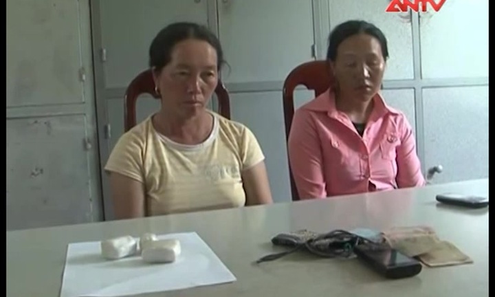 Từ thiếu nữ đến cụ bà “đua nhau” buôn ma túy