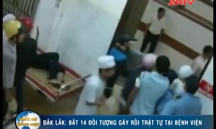 Video clip: Cận cảnh hỗn chiến náo loạn bệnh viện