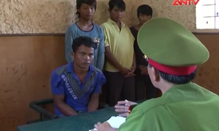 Bắt khẩn cấp băng cướp giật tài sản của 2 thiếu nữ