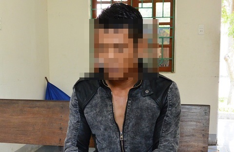 Vợ đi làm xa, chồng ở nhà giở trò đồi bại với gái làng