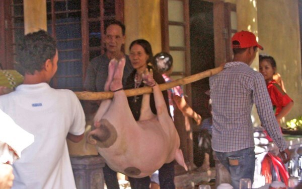 Dân ôm nợ vì hủ tục thách cưới