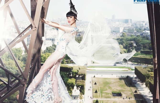 Jessica Minh Anh biến tháp Eiffel thành sàn diễn thời trang