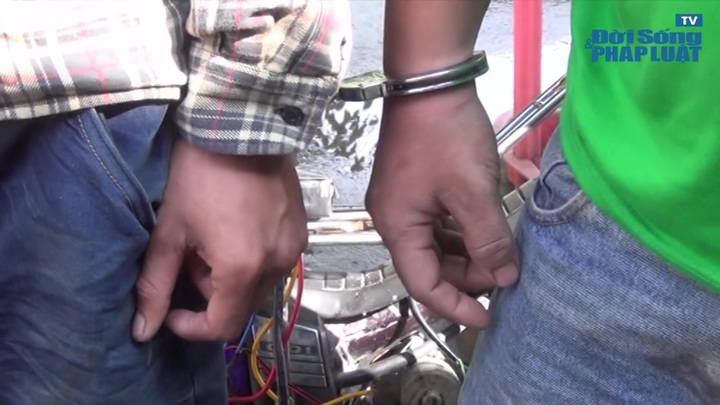 Bắt hai nghi can trộm chó dùng súng điện bắn trả