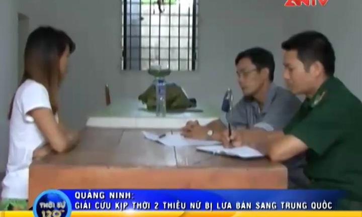 Bắt quả tang nữ quái lừa bán 2 thiếu nữ sang Trung Quốc