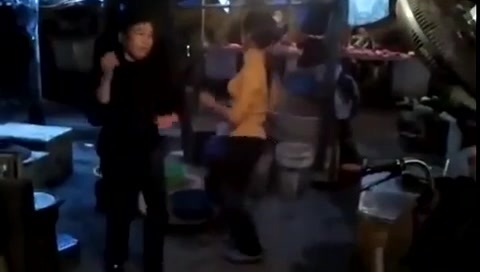 Clip: Các tiểu thương quẩy nhiệt tình giữa chợ đêm