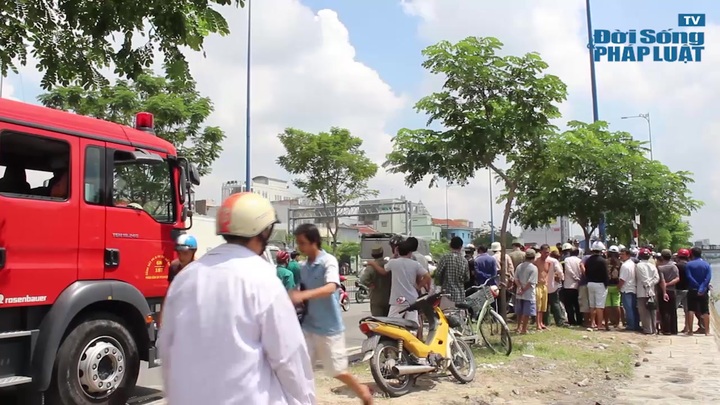 Cướp bị truy đuổi, nhảy xuống bơi qua kênh chết đuối