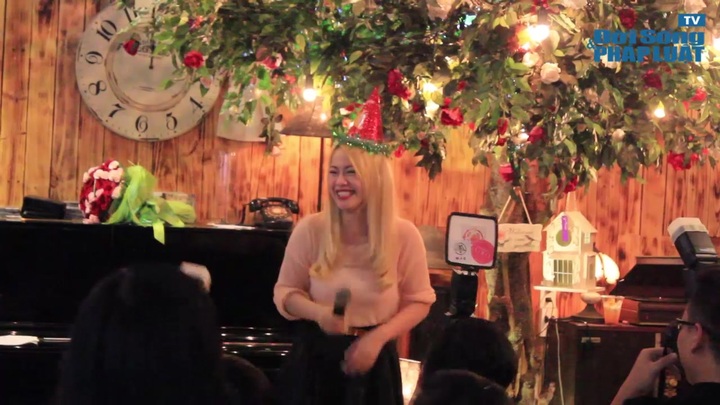 Mi A cười thả ga trong ngày offline