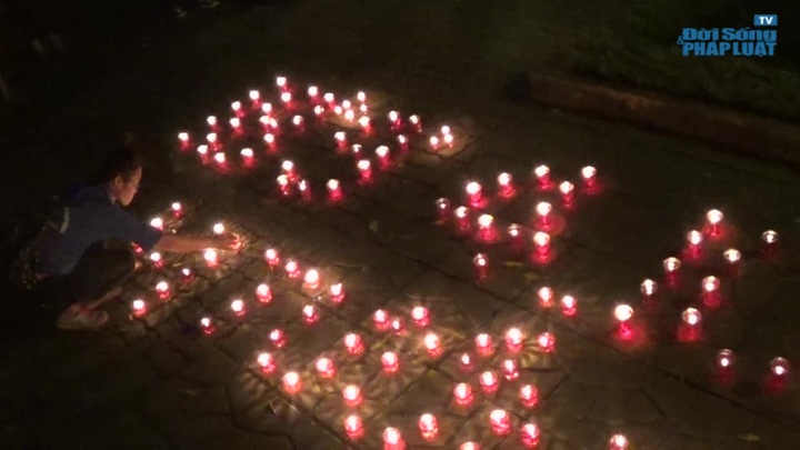 Người dân lặng lẽ tưởng nhớ Đại tướng Võ Nguyên Giáp