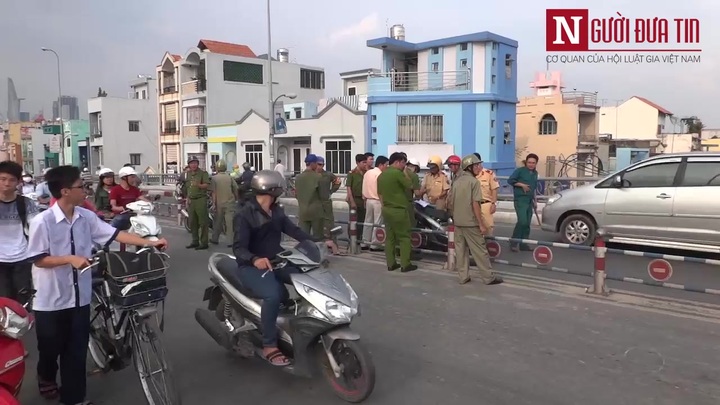 Tông vào dải phân cách, một người thiệt mạng