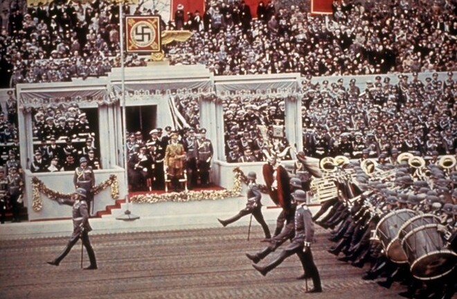 Ảnh hiếm nước Đức dịp sinh nhật nhà độc tài Hitler tròn 50 tuổi