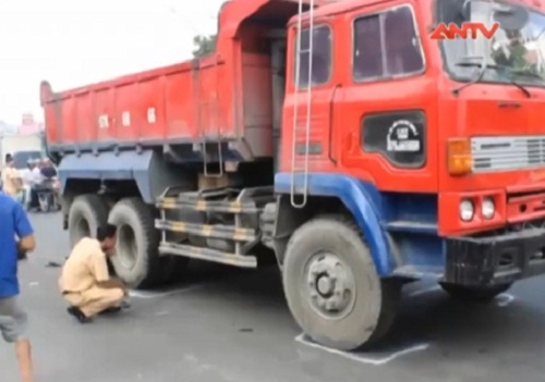 Một phụ nữ mang thai 16 tuần bị xe ben cán qua người