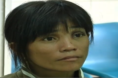 Clip: Nữ quái nhiễm HIV cắn vào đùi công an gây chảy máu