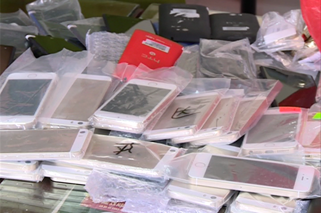 Clip: Thủ đoạn tinh vi tuồn điện thoại lậu vào Việt Nam