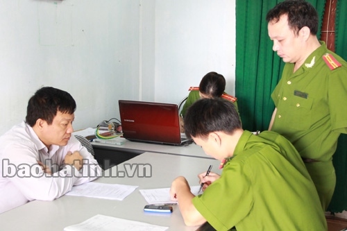 Bắt phó chủ tịch Hội đồng GPMB huyện lừa tiền đền bù đất của dân