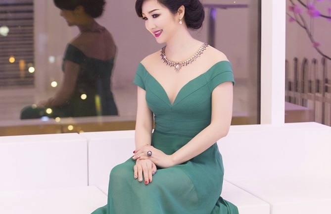 Hoa hậu Giáng My khoe sắc đẹp vạn người mê