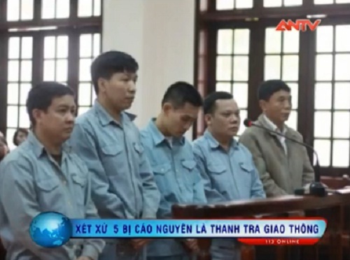 Clip: 5 cựu Thanh tra giao thông Hải Phòng ra hầu tòa