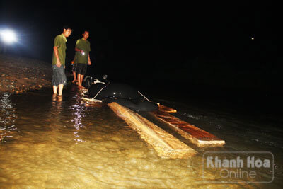 Hành trình trắng đêm bắt gỗ lậu tại Khánh Hòa