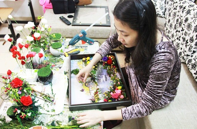 Bỏ nghề bác sĩ, làm hoa khô bất tử thu nhập 50 triệu/tháng