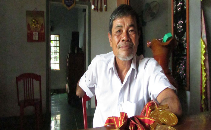 Gã “lâm tặc” không tay trả nợ rừng và trở thành “kình ngư