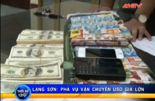 Clip: Bắt giữ đối tượng vận chuyển 200.000 USD giả vào Việt Nam