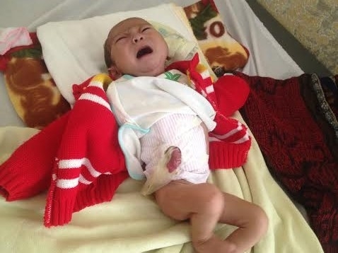 Video: Bé trai 3 tháng tuổi quằn quại vì cơn đau của bệnh tim