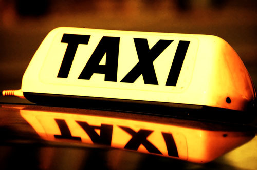 Giá cước taxi ở 3 thành phố lớn đồng loạt giảm mạnh